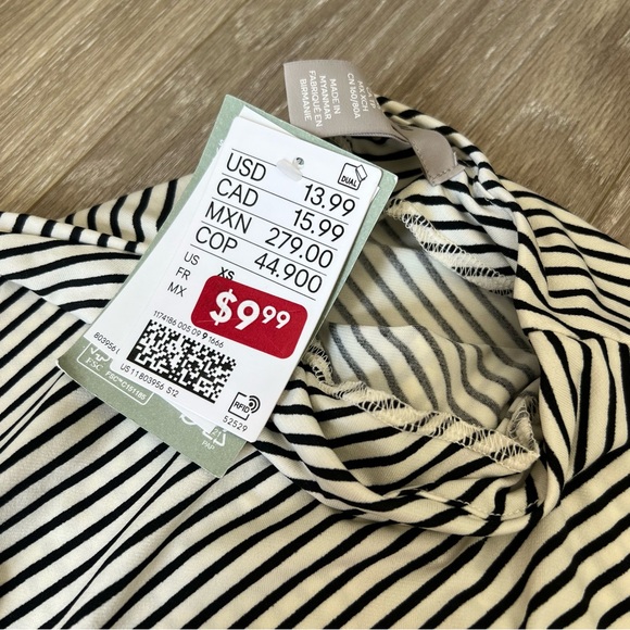 XS NWT H&M black striped top - Picture 3 of 3